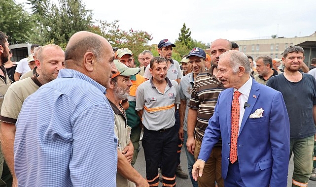 Bayrampaşa Belediye Başkanı Atila Aydıner, belediye şirket çalışanları ile bir