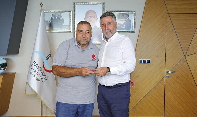 Bayraklı Belediyesi Temizlik İşleri Müdürlüğü’nde çalışan Tugay Karacan, Sevgi Yolu’nu