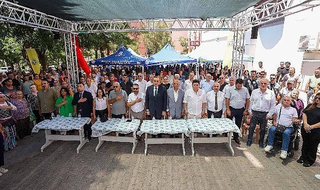 Buca’da kardeşlik ve bereketin simgesi aşure dualar eşliğinde karıldı.
