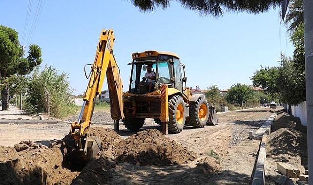 Burhaniye Belediyesi Fen İşleri Müdürlüğü ekiplerince program dahilinde İlçe genelinde