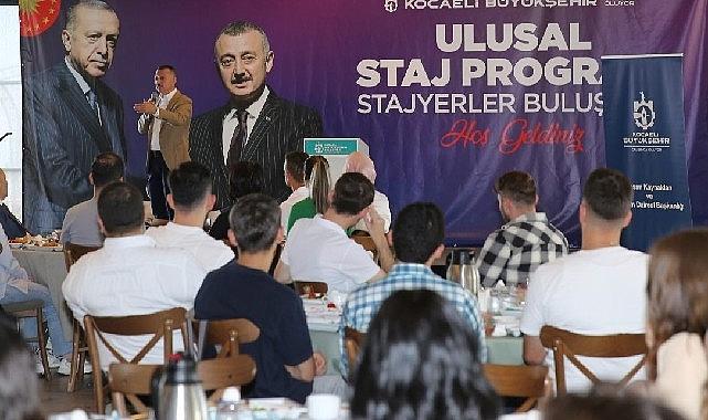 Büyükşehir stajyerleriyle bir araya gelen Başkan Büyükakın; “Asla ideallerinizden vazgeçmeyin.