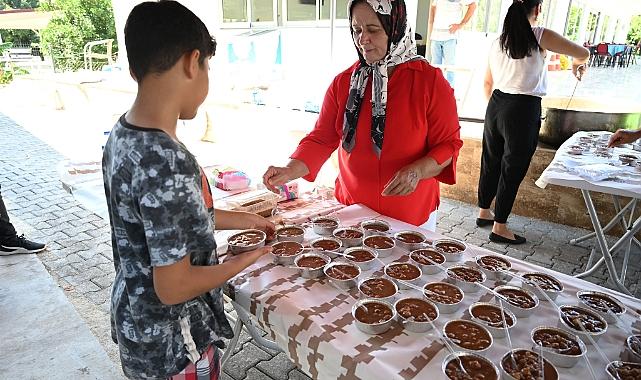 Kemer Belediye Başkanı Necati Topaloğlu’nun eşi Fikriye Topaloğlu ve belediye