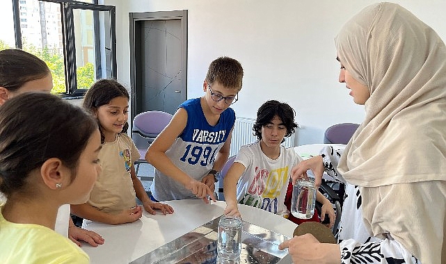 Canik’te keşif alanlarında eğitimlerle buluşan çocuklar, deney ve gözlem çalışmalarıyla
