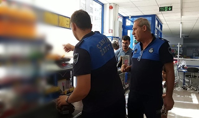 Canik Zabıtası, ilçede satışa sunulan paketli unlu mamullere yönelik denetim