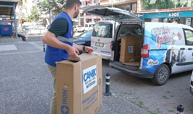 Canik Belediyesi, engelli vatandaşlara yönelik tekerlekli sandalye desteğini sürdürüyor. 