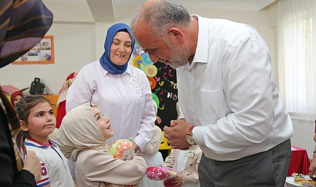Çocuklar, Canik Belediyesi’nin düzenlediği yaz eğitimleriyle tatilde eğlenirken öğreniyor.