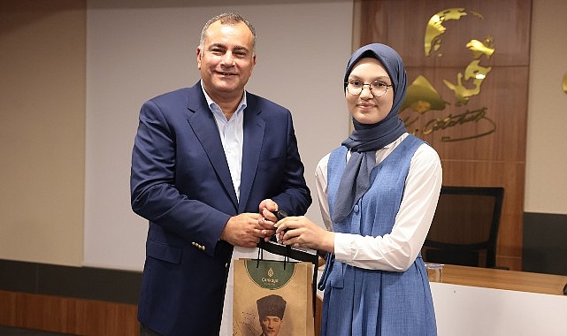 Çankaya Belediye Başkanı Alper Taşdelen, Çankaya Akademi’de ücretsiz YKS’ye hazırlık
