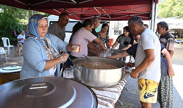 Kemer Belediye Başkanı Necati Topaloğlu'nun eşi Fikriye Topaloğlu, Kemer Belediye