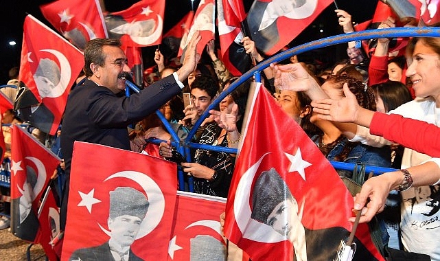 Çukurova Belediyesi’nin yaptığı organizasyonla hem 30 Ağustos Zafer Bayramı coşkuyla