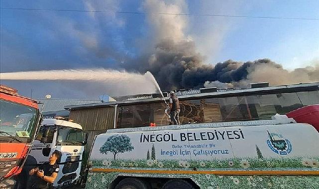 İnegöl’de Organize Sanayi Bölgesinde yaşanan yangın büyük hasara neden oldu.