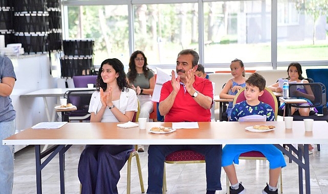 Çukurova Belediye Başkanı Soner Çetin, yaz kursları kapsamında devam eden