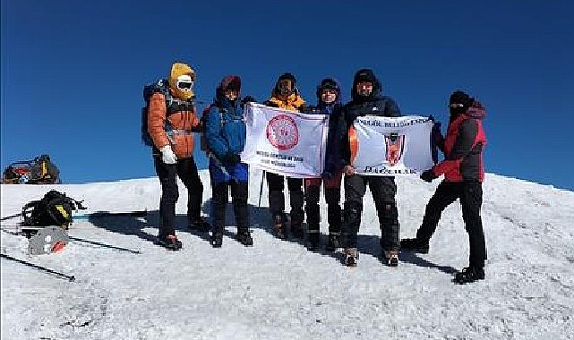 İnegöl Belediye Spor Kulübünün dağcılık eğitimi alan sporcuları, kulüp antrenörü