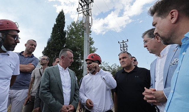 Kocaeli Büyükşehir İtfaiyesi, Derince’deki TMO silolarında meydana gelen patlamaya 15