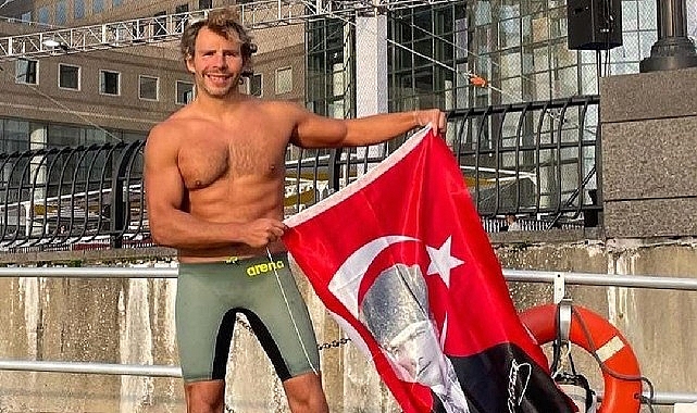 İzmir Büyükşehir Belediyesi Gençlik ve Spor Kulübü’nün yüzme sporcusu Emre