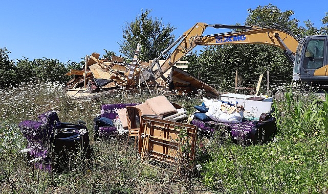 Kaçak ve plansız yapılaşmayla mücadele kapsamında harekete geçen Kandıra Belediyesi,