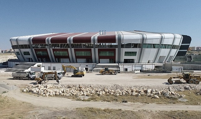 Üniversite Mahallesi’nde, UEFA standartlarındaki 15 bin kişilik yeni stadyum yapımında