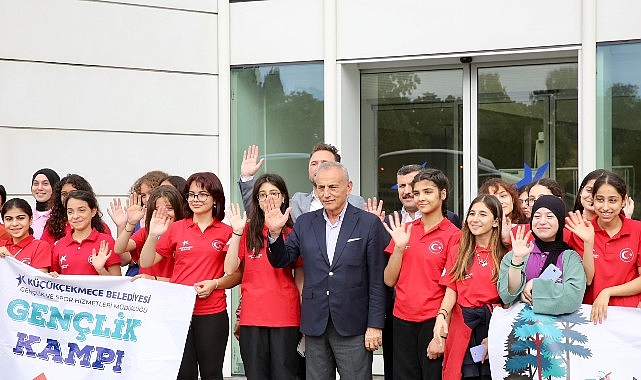 Küçükçekmeceli gençler, Küçükçekmece Belediyesi’nin Sakarya Pamukova’da düzenlediği Gençlik Kampı’nda bir