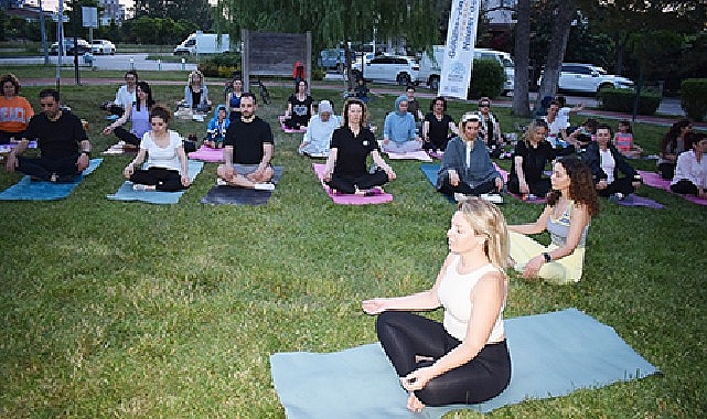 Nilüfer Belediyesi’nin “Matını Al Gel” sloganıyla düzenlediği yoga etkinlikleri büyük