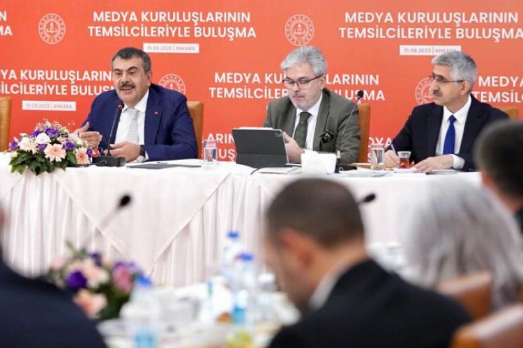 Özel okulların servis ve yemek ücretleri gibi konularda ilgili derneklerle