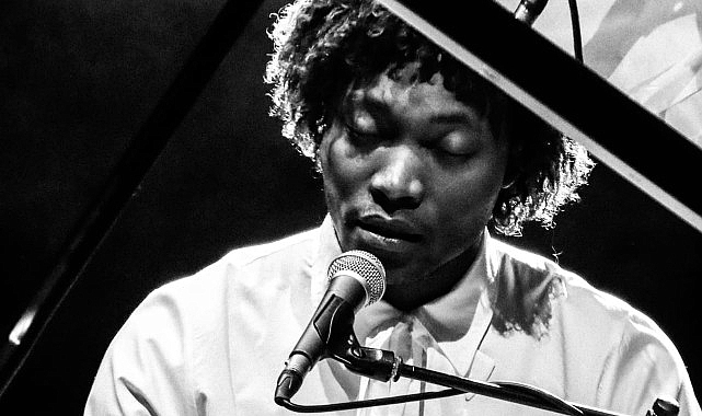 12 Ağustos akşamı Zorlu PSM’de konser veren Benjamin Clementine hayranlarına