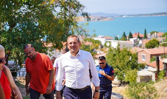 Mesaisinin önemli bir bölümünü vatandaşların sorunlarını, sıkıntılarını, dertlerini dinleyerek geçiren