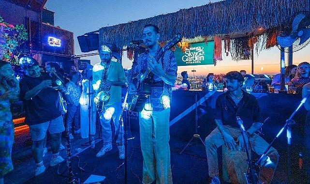 Ünlü şarkıcı ve söz yazarı Evrencan Gündüz, büyük bir hızla