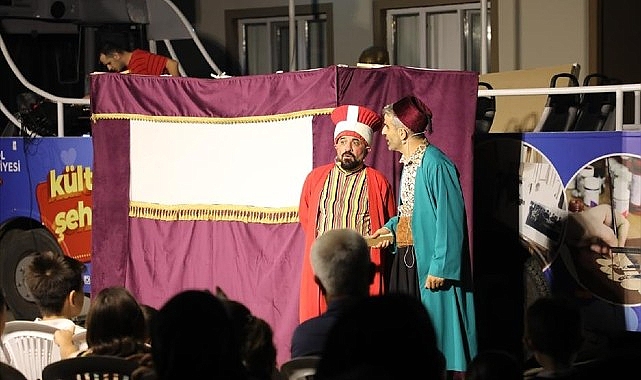 İnegöl Belediyesi ve Bursa Karagöz Derneği işbirliğinde düzenlenen Geleneksel Tiyatro