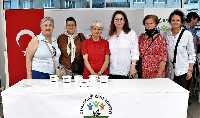Osmangazi Kent Konseyi’nin düzenlediği aşure ikramı programında, engelliler kendi elleriyle