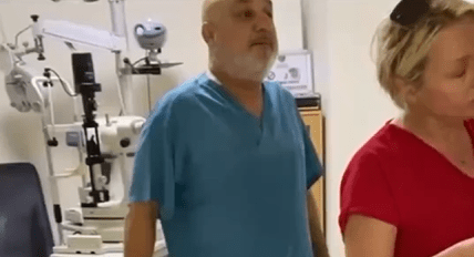 Özel bir tıp merkezinde göz hastalıkları uzmanı olarak görev yapmakta