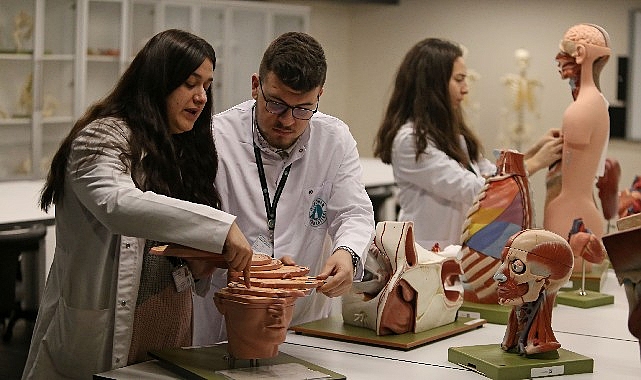 Bilim ve teknoloji geliştikçe sunulan sağlık hizmetleri ve beklentiler de
