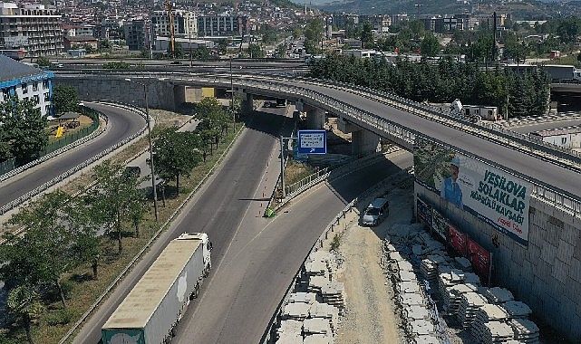 Büyükşehir’in Kandıra yolundaki trafik akışını kesintisiz hale getirmeyi hedeflediği Yeşilova-Solaklar