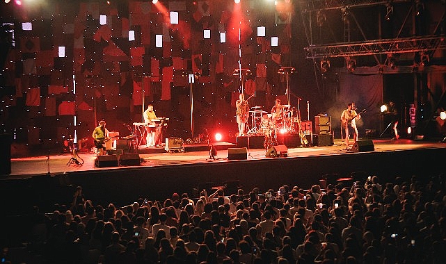 Temmuz ayında yayınladıkları Kader Sk. albümü sonrası konserlerine hız kesmeden