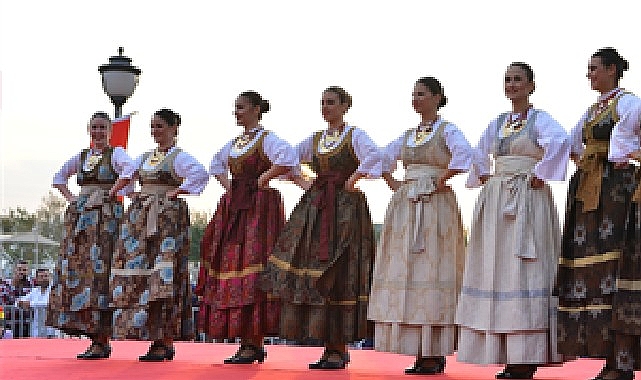 İzmir Büyükşehir Belediyesi, Balkanlılar Halk Dansları ve Kültür Festivali'ni bu