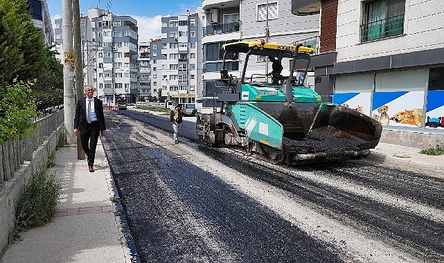 Yol bakım ve onarım çalışmalarını aralıksız sürdüren Gaziemir Belediyesi, Nisan