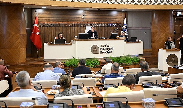 Antalya Büyükşehir Belediye Meclisi Eylül Ayı Devam Toplantısı’nda meclis üyeleri