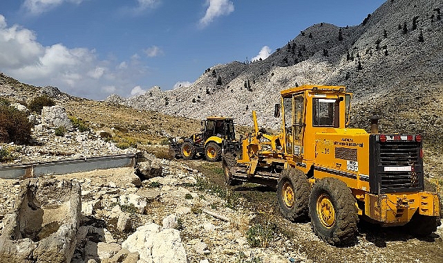 Antalya Büyükşehir Belediyesi, vatandaşların ulaşımını kolaylaştırmak için Akseki yayla yollarında