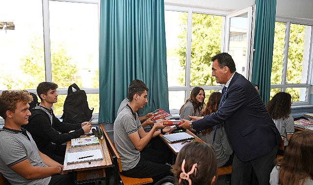 Osmangazi Belediye Başkanı Mustafa Dündar, 2023-2024 Eğitim Öğretim Yılı’nın başladığı