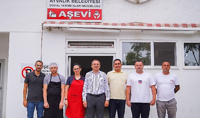 Ayvalık Belediyesi'nin yoksul ve ihtiyaç sahibi 650 haneye sıcak yemek