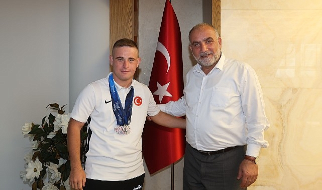 Canik Belediye Başkanı İbrahim Sandıkçı, Avrupa Şampiyonası’ndan zaferlerle dönen Canikli