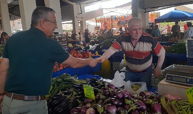 Kemer Belediye Başkanı Necati Topaloğlu, Pazartesi günleri ilçe merkezinde kurulan