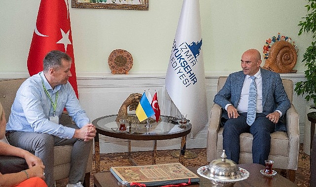 İzmir Büyükşehir Belediye Başkanı Tunç Soyer, Ukrayna’nın Çernivtsi kentinden gelen