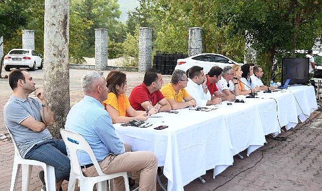 Kemer Belediye Başkanı Necati Topaloğlu, Beldibi Mahallesi’nde mahalle sakinleri ile