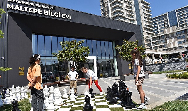 Zeytinburnu Belediyesi Bilgi Evleri’nin, öğrencilerin bilgi, beceri ve zekâ gelişimine