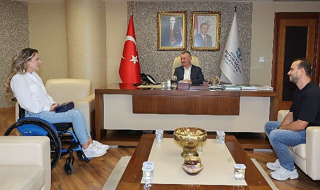 Kocaeli Büyükşehir Belediye Başkanı Tahir Büyükakın, Türkiye’yi uluslararası yarışlarda temsil