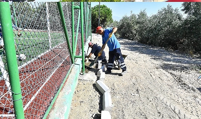 İzmir Büyükşehir Belediyesi’nin Acil Çözüm Ekipleri mahallelerin sorunlarını tespit edip, çözümleri  konusunda harekete geçilmesini sağlarken, çalışmaların yapıldığı bölgelerdeki sosyal yaşam da büyük ölçüde değişiyor.