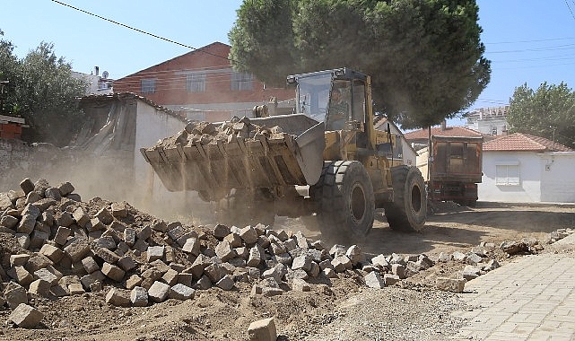 Burhaniye Belediyesi Fen İşleri Müdürlüğü ekipleri, İlçe genelinde yapılan doğalgaz