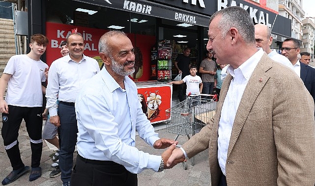 Gebze'de esnaf ve vatandaşlarla bir araya gelen Başkan Büyükakın, "Bize
