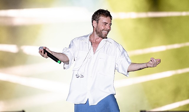 Türk Pop müziğinin star ismi Murat Dalkılıç Çanakkale'de verdiği konserde sevenlerine keyifli
