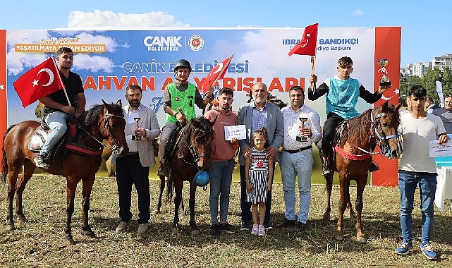 Canik Belediyesi Rahvan At Yarışları büyük heyecana sahne oldu. 