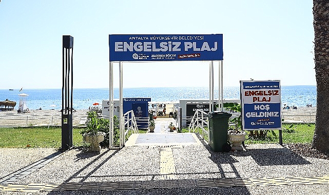 Konyaaltı Sahili’nde yer alan Antalya Büyükşehir Belediyesi Engelsiz Plaj engelli